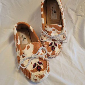 Manitobah Mukluks - Kayak Pony Hair Moccasin - Size 7 - NEVER WORN
